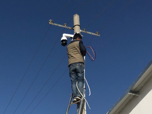 安裝監(jiān)控?cái)z像頭需要多少錢(qián)？怎樣找到性?xún)r(jià)比高的設(shè)備